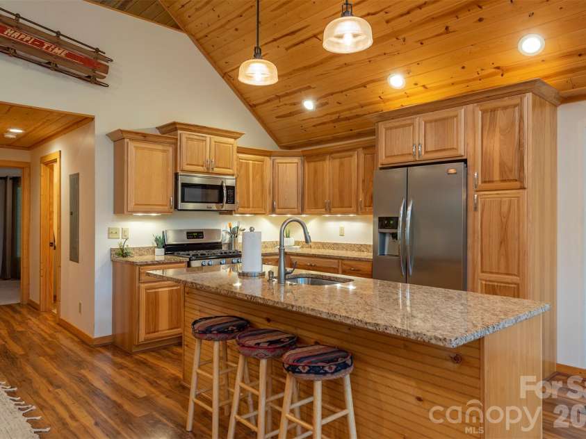 32 Thrash Lane, Mars Hill, NC 28754.  MLS# CAR4436157, YatesRealty ID 58158. 