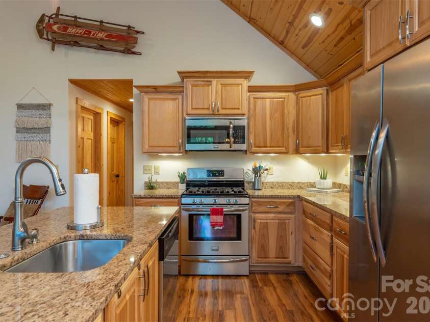 32 Thrash Lane, Mars Hill, NC 28754.  MLS# CAR4436157, YatesRealty ID 58158. 