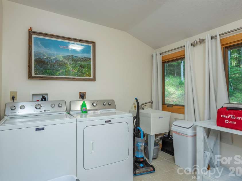 32 Thrash Lane, Mars Hill, NC 28754.  MLS# CAR4436157, YatesRealty ID 58158. 
