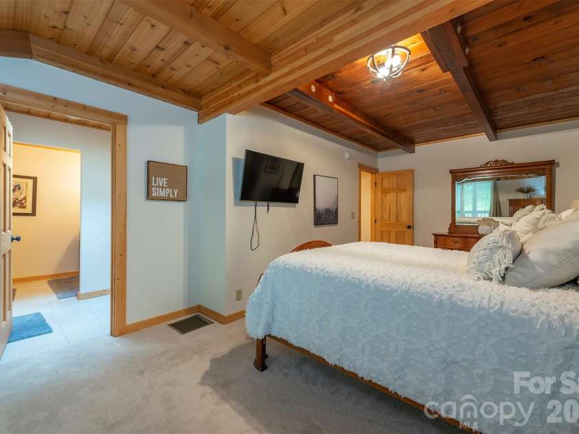 32 Thrash Lane, Mars Hill, NC 28754.  MLS# CAR4436157, YatesRealty ID 58158. 