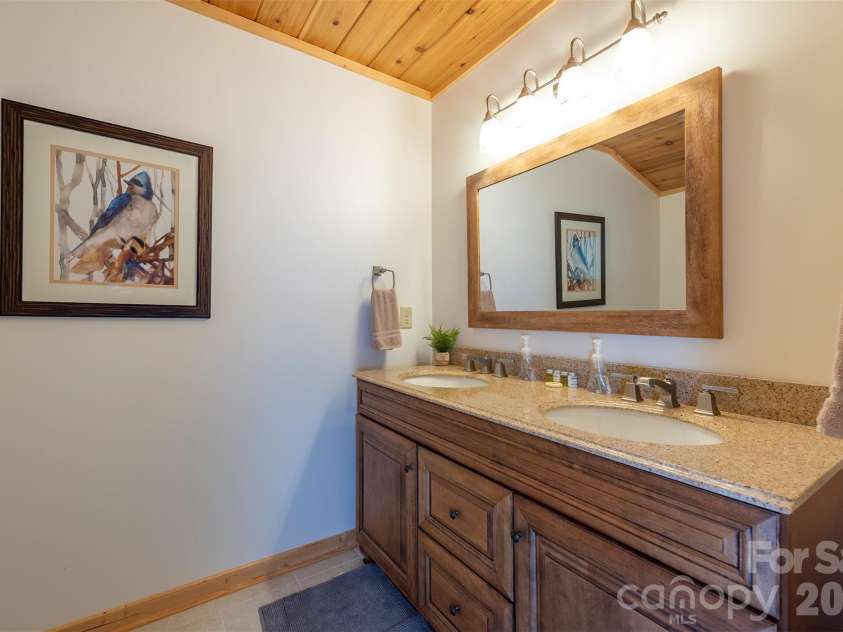 32 Thrash Lane, Mars Hill, NC 28754.  MLS# CAR4436157, YatesRealty ID 58158. 