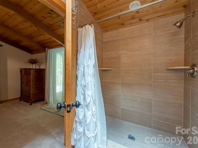 32 Thrash Lane, Mars Hill, NC 28754.  MLS# CAR4436157, YatesRealty ID 58158. 