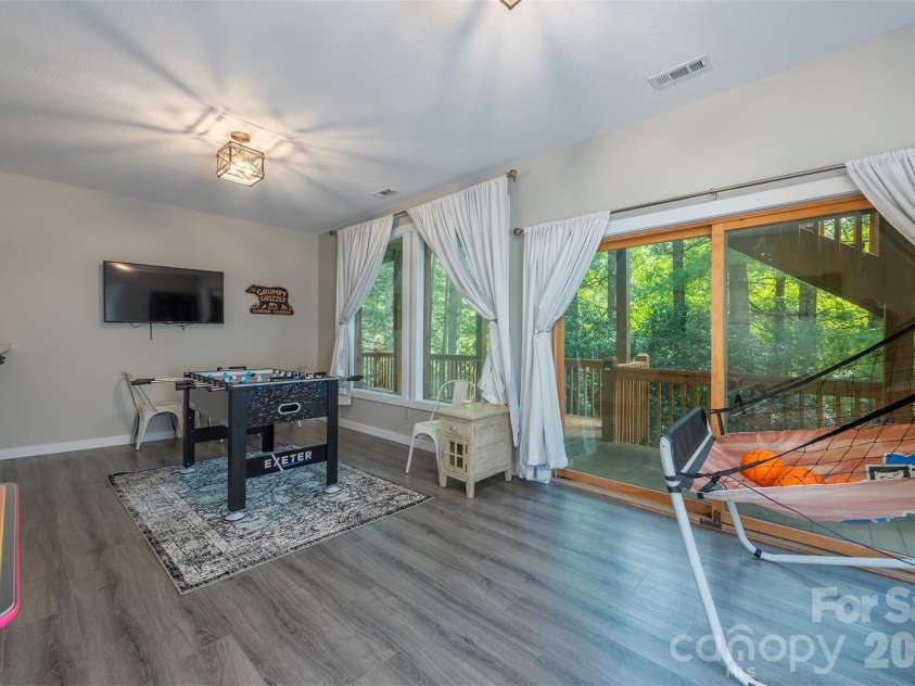 32 Thrash Lane, Mars Hill, NC 28754.  MLS# CAR4436157, YatesRealty ID 58158. 