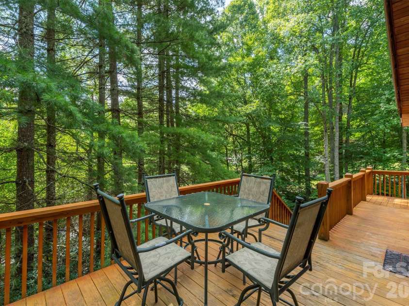 32 Thrash Lane, Mars Hill, NC 28754.  MLS# CAR4436157, YatesRealty ID 58158. 