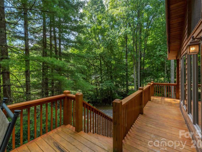 32 Thrash Lane, Mars Hill, NC 28754.  MLS# CAR4436157, YatesRealty ID 58158. 