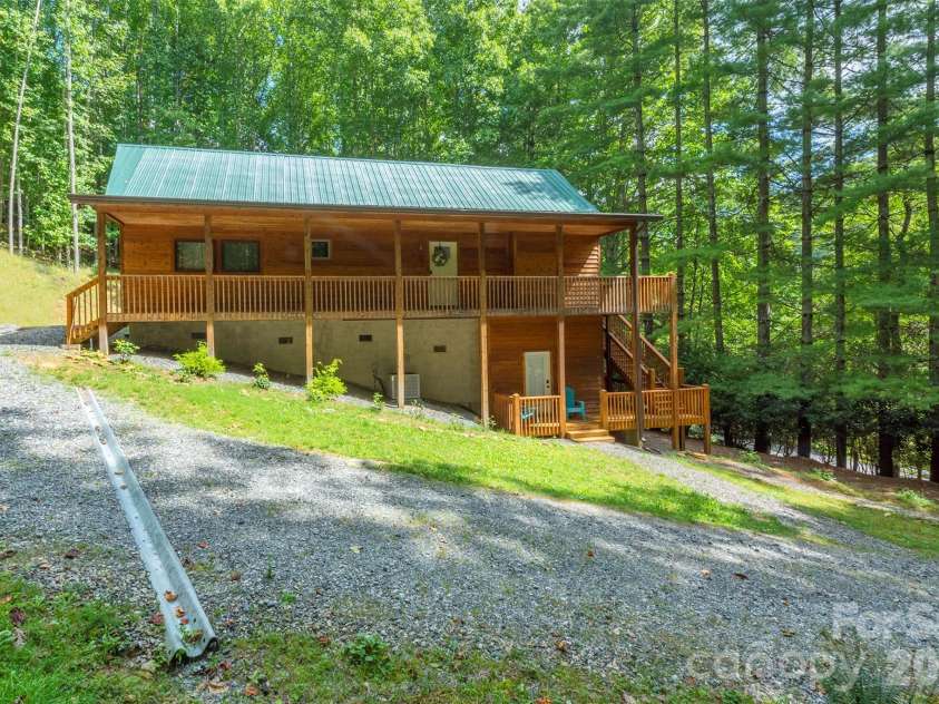 32 Thrash Lane, Mars Hill, NC 28754.  MLS# CAR4436157, YatesRealty ID 58158. 