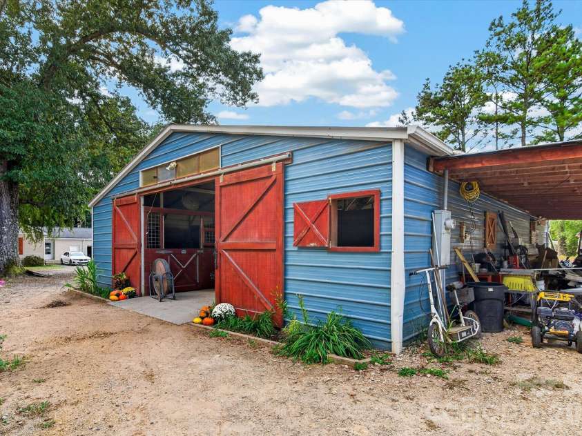 8731 Faires Road, Charlotte, NC 28215.  MLS# CAR4430963, YatesRealty ID 58160. 