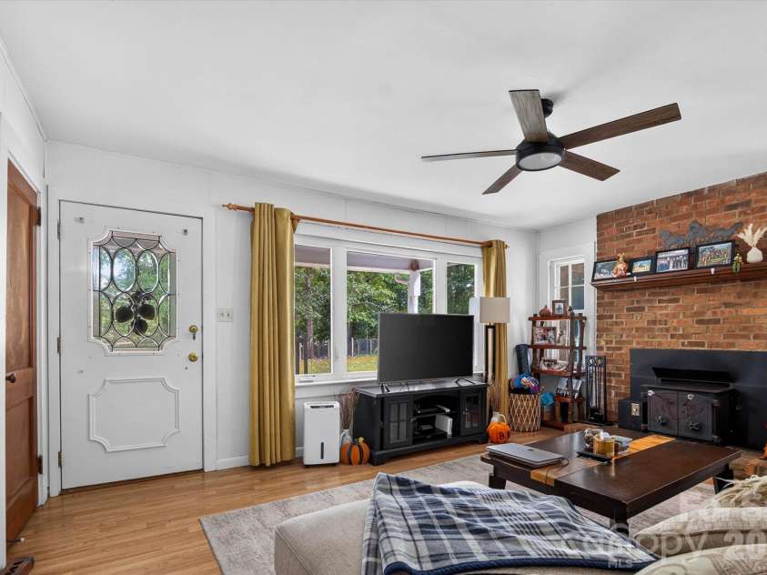 8731 Faires Road, Charlotte, NC 28215.  MLS# CAR4430963, YatesRealty ID 58160. 