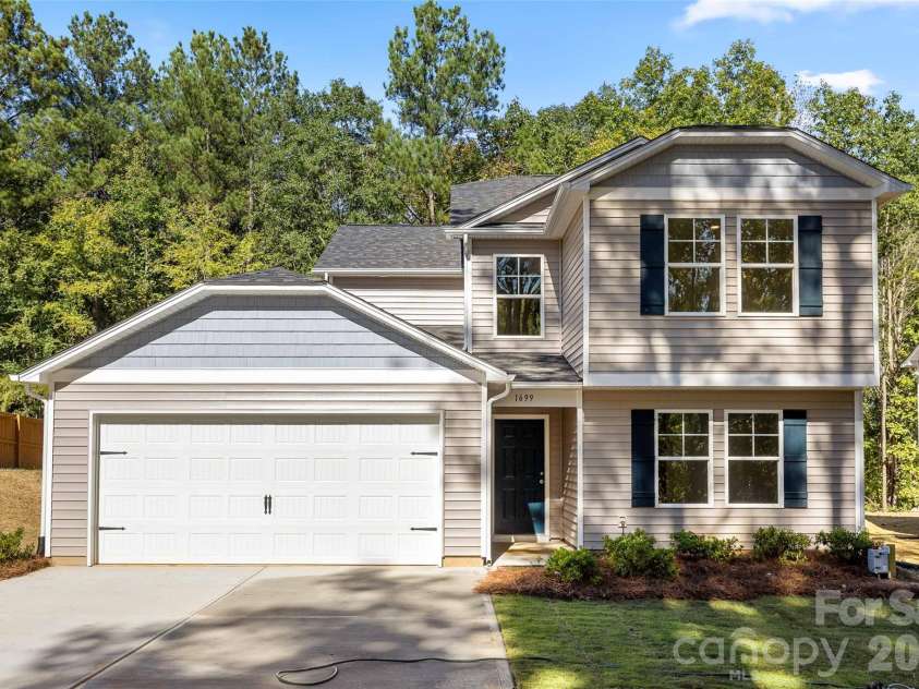 1699 Evans Drive, Lancaster, SC 29720.  MLS# CAR4437168, YatesRealty ID 58164. Dual Primary suites - 5 bedrooms and 3.5 bathrooms