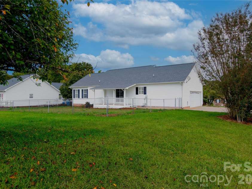 124 Pepperstone Place, Mocksville, NC 27028.  MLS# CAR4437268, YatesRealty ID 58166. 