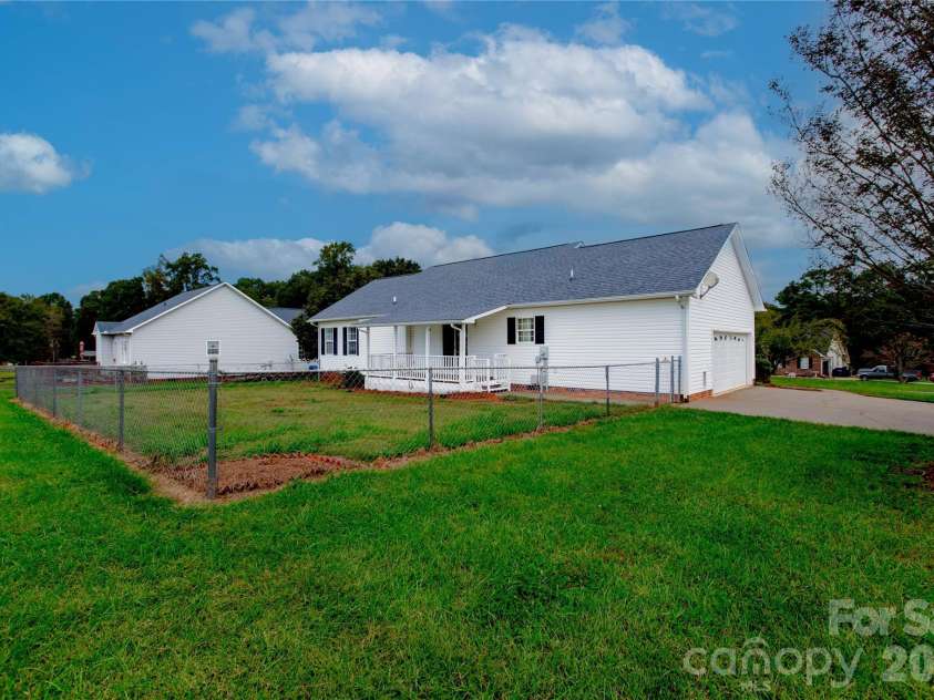 124 Pepperstone Place, Mocksville, NC 27028.  MLS# CAR4437268, YatesRealty ID 58166. 