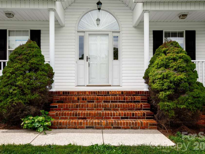 124 Pepperstone Place, Mocksville, NC 27028.  MLS# CAR4437268, YatesRealty ID 58166. 
