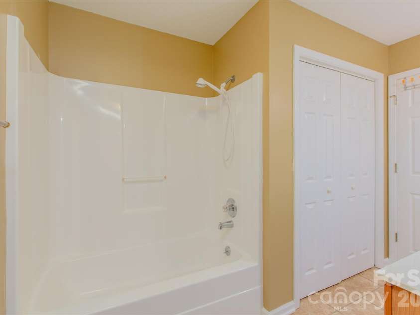 124 Pepperstone Place, Mocksville, NC 27028.  MLS# CAR4437268, YatesRealty ID 58166. 
