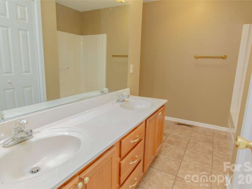 124 Pepperstone Place, Mocksville, NC 27028.  MLS# CAR4437268, YatesRealty ID 58166. 