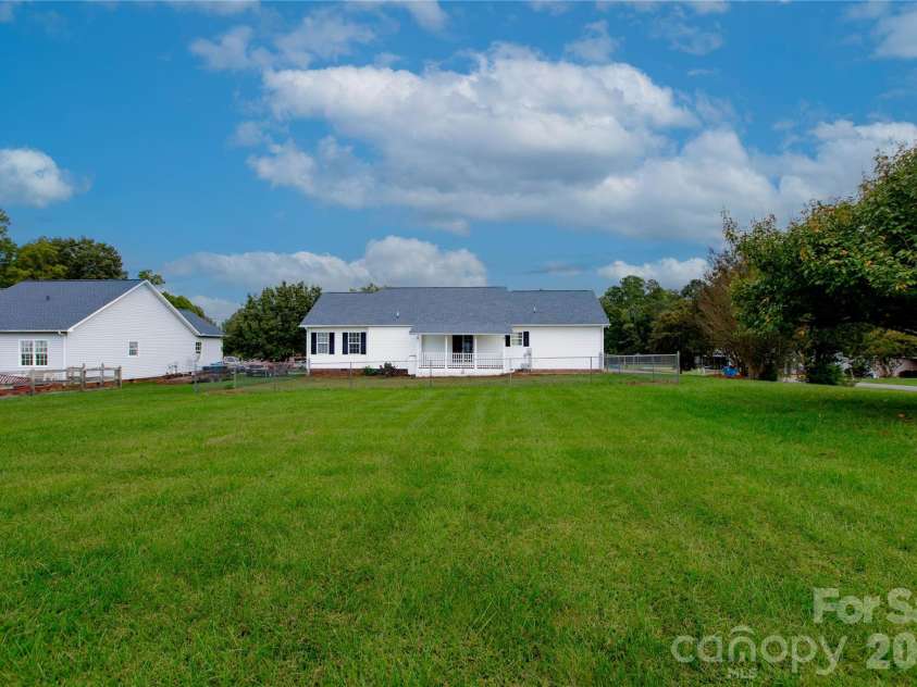 124 Pepperstone Place, Mocksville, NC 27028.  MLS# CAR4437268, YatesRealty ID 58166. 
