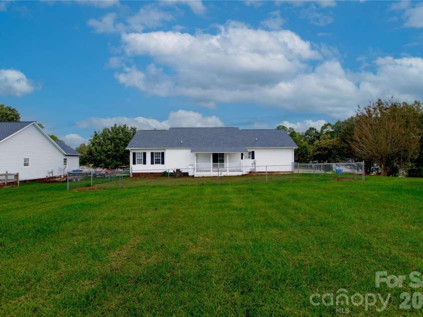124 Pepperstone Place, Mocksville, NC 27028.  MLS# CAR4437268, YatesRealty ID 58166. 