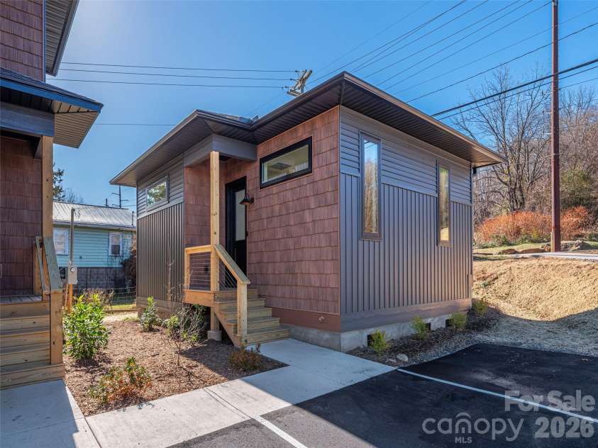 8 Leap Frog Park, Waynesville, NC 28786.  MLS# CAR4361277, YatesRealty ID 5817. 