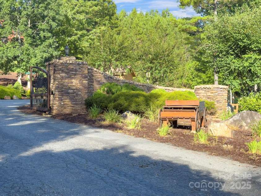 721 Grandview Loop, Nebo, NC 28761.  MLS# CAR4283375, YatesRealty ID 5818. 