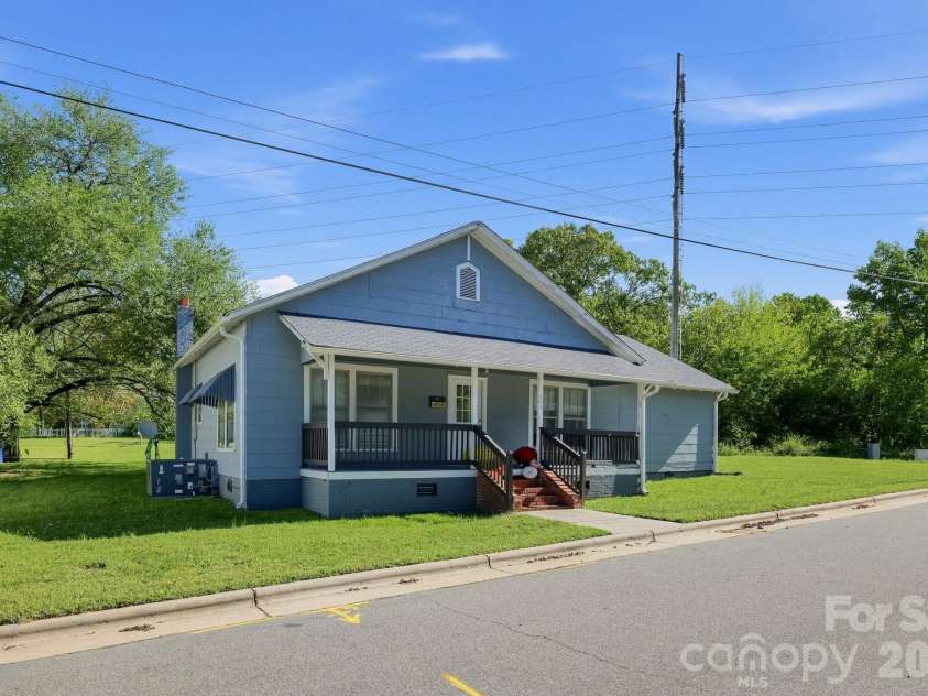 406 Doster Avenue, Mooresville, NC 28115.  MLS# CAR4437185, YatesRealty ID 58181. 