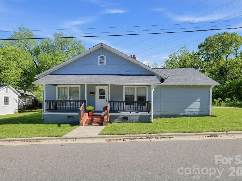 406 Doster Avenue, Mooresville, NC 28115.  MLS# CAR4437185, YatesRealty ID 58181. 