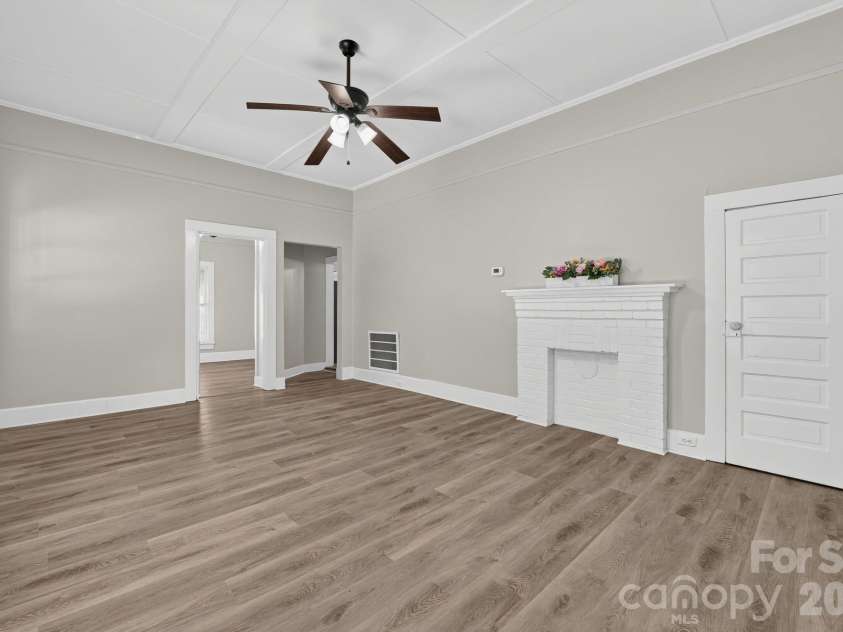 406 Doster Avenue, Mooresville, NC 28115.  MLS# CAR4437185, YatesRealty ID 58181. 