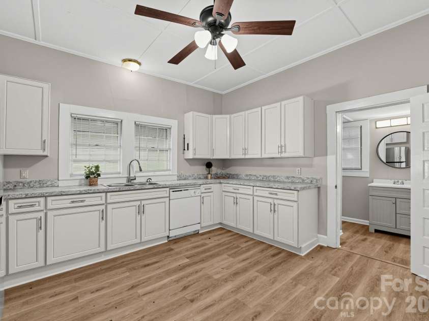 406 Doster Avenue, Mooresville, NC 28115.  MLS# CAR4437185, YatesRealty ID 58181. 
