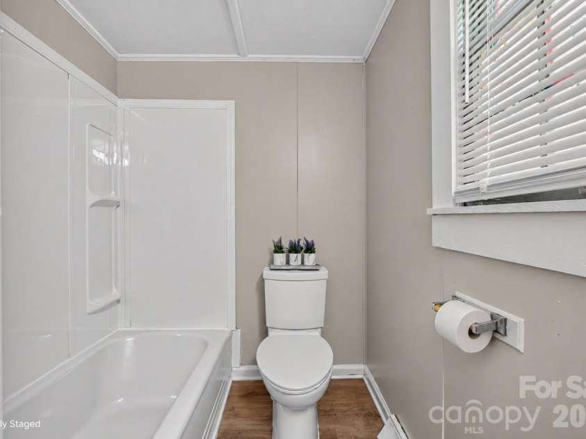 406 Doster Avenue, Mooresville, NC 28115.  MLS# CAR4437185, YatesRealty ID 58181. 