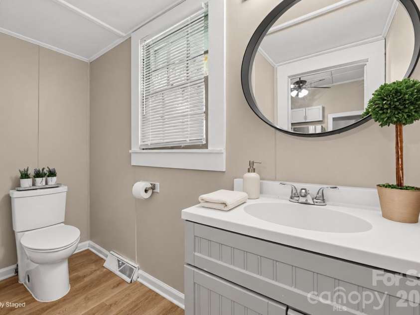 406 Doster Avenue, Mooresville, NC 28115.  MLS# CAR4437185, YatesRealty ID 58181. 