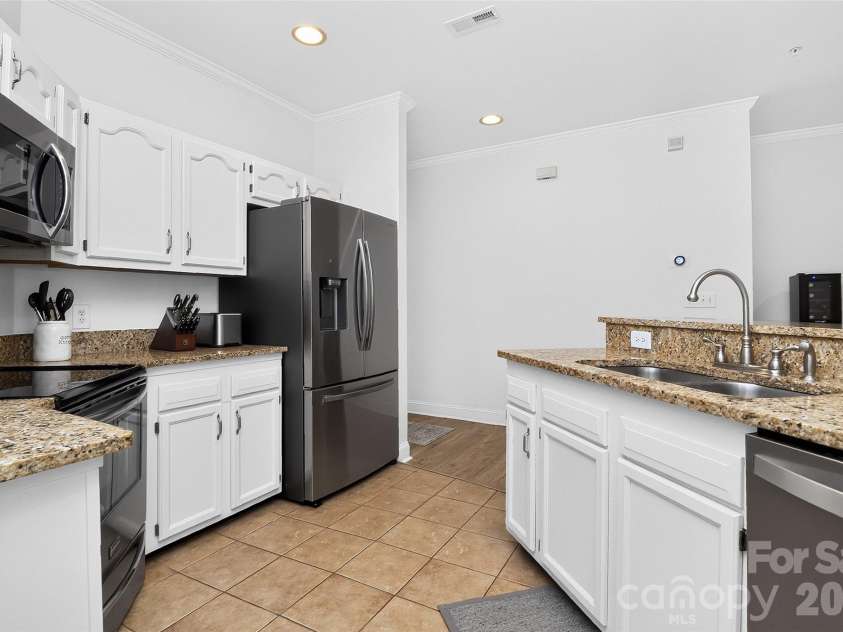 226 Torrence Street, Charlotte, NC 28204.  MLS# CAR4436359, YatesRealty ID 58189. 