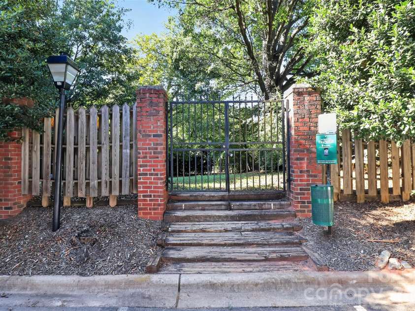 226 Torrence Street, Charlotte, NC 28204.  MLS# CAR4436359, YatesRealty ID 58189. 