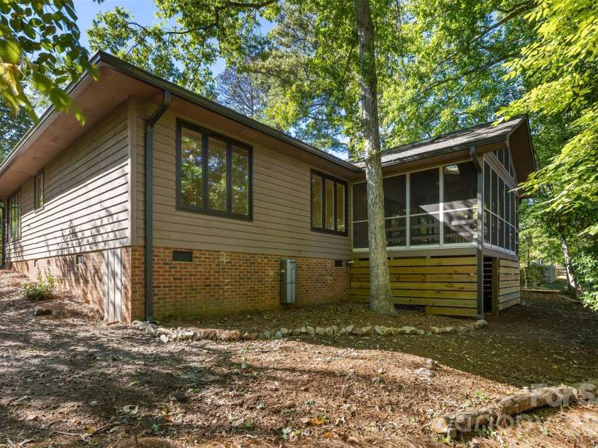 6 Catawba Ridge Court, Clover, SC 29710.  MLS# CAR4436158, YatesRealty ID 58191. 