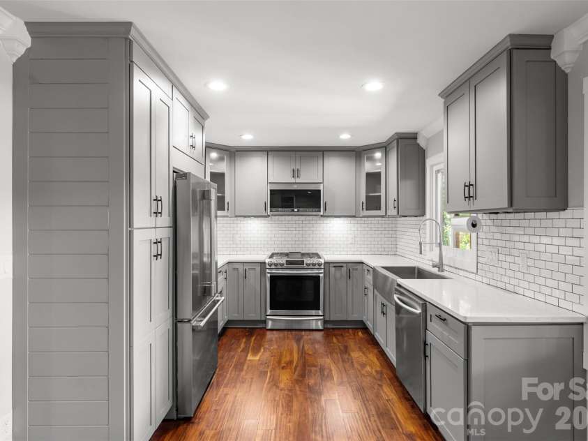 6 Catawba Ridge Court, Clover, SC 29710.  MLS# CAR4436158, YatesRealty ID 58191. Updated kitchen