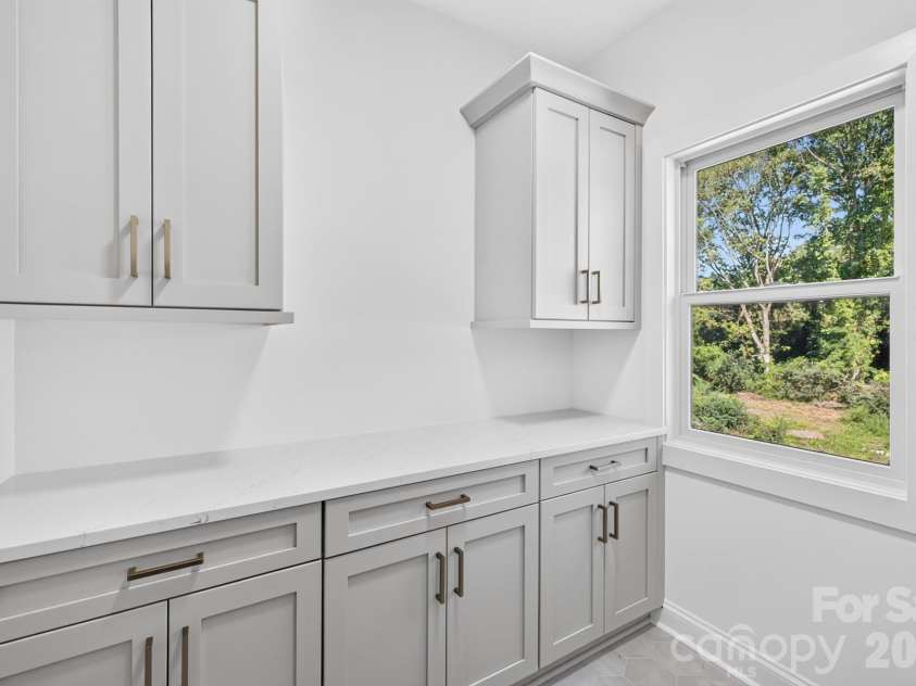 2515 Grimes Street, Charlotte, NC 28206.  MLS# CAR4436362, YatesRealty ID 58193. 