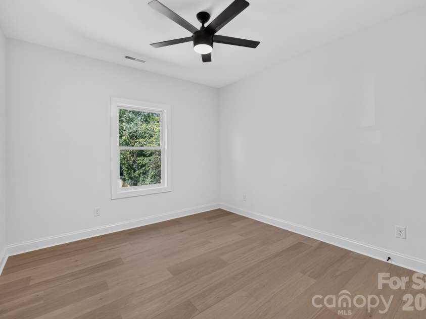 2515 Grimes Street, Charlotte, NC 28206.  MLS# CAR4436362, YatesRealty ID 58193. 