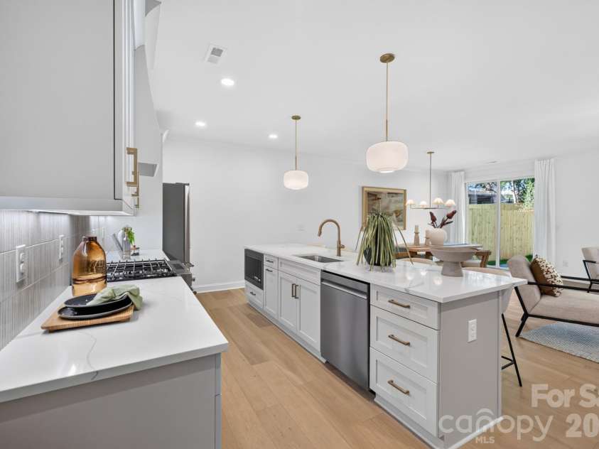 2515 Grimes Street, Charlotte, NC 28206.  MLS# CAR4436362, YatesRealty ID 58193. 