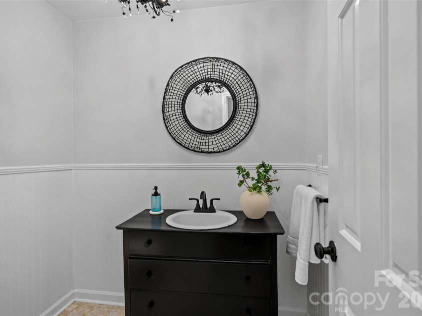 8609 Laurelwood Lane, Waxhaw, NC 28173.  MLS# CAR4436539, YatesRealty ID 58195. Half Bath