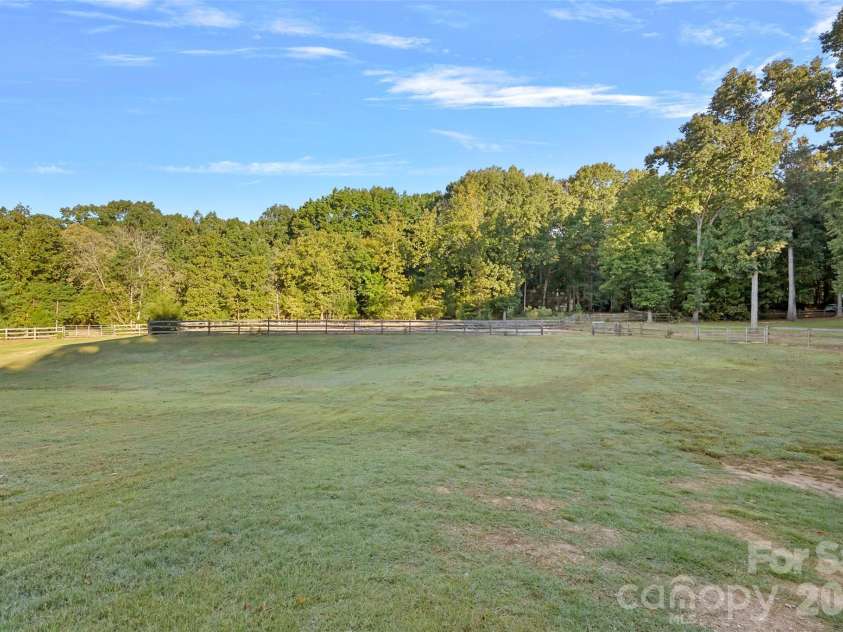 8609 Laurelwood Lane, Waxhaw, NC 28173.  MLS# CAR4436539, YatesRealty ID 58195. Paddock