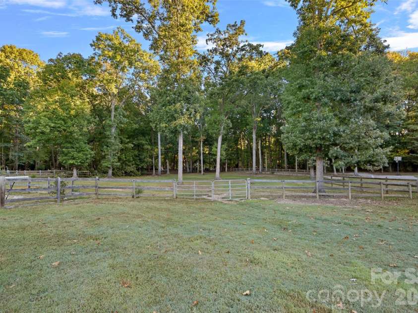 8609 Laurelwood Lane, Waxhaw, NC 28173.  MLS# CAR4436539, YatesRealty ID 58195. Paddock