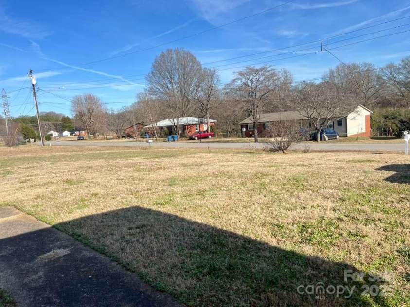 1073 Springdale Drive, Maiden, NC 28650.  MLS# CAR4330894, YatesRealty ID 582. 