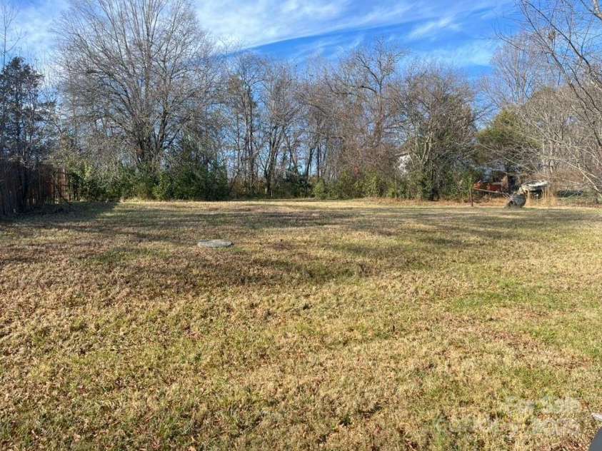 1073 Springdale Drive, Maiden, NC 28650.  MLS# CAR4330894, YatesRealty ID 582. 