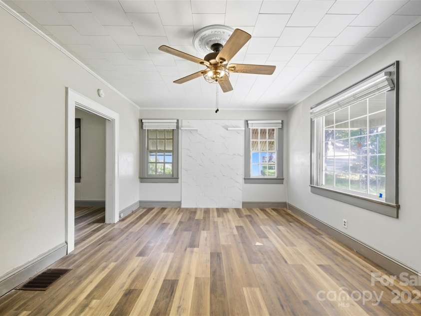 515 Suttle Street, Shelby, NC 28150.  MLS# CAR4308647, YatesRealty ID 582. 