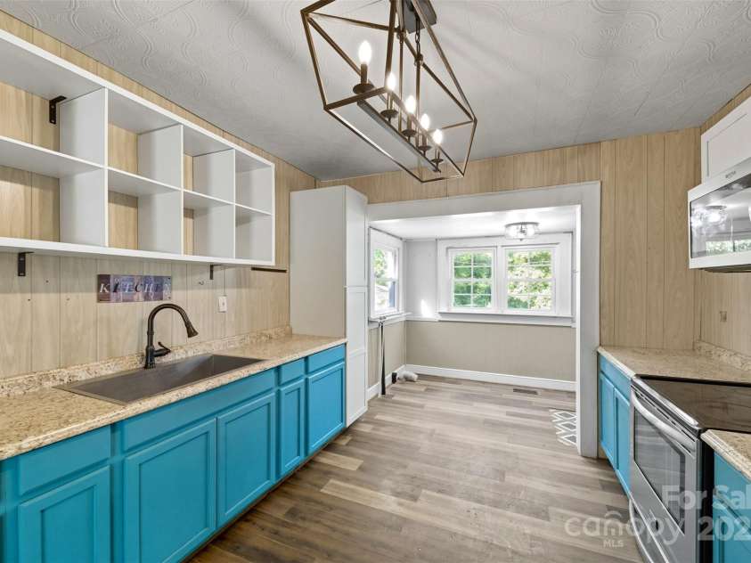 515 Suttle Street, Shelby, NC 28150.  MLS# CAR4308647, YatesRealty ID 582. 