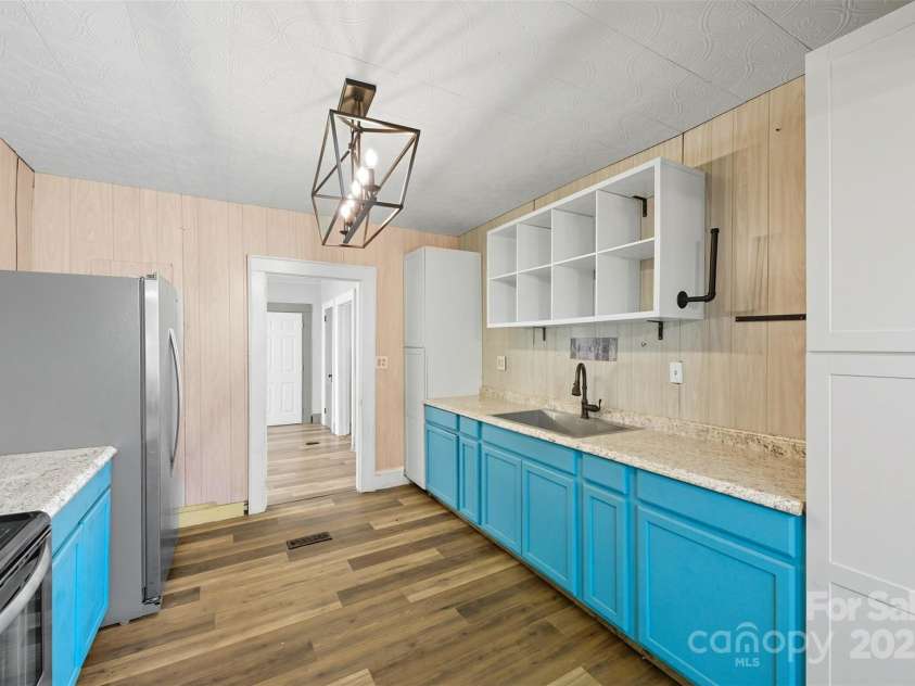 515 Suttle Street, Shelby, NC 28150.  MLS# CAR4308647, YatesRealty ID 582. 