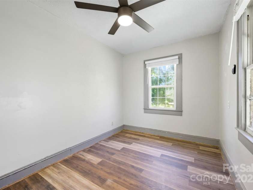 515 Suttle Street, Shelby, NC 28150.  MLS# CAR4308647, YatesRealty ID 582. 