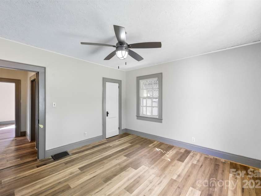 515 Suttle Street, Shelby, NC 28150.  MLS# CAR4308647, YatesRealty ID 582. 