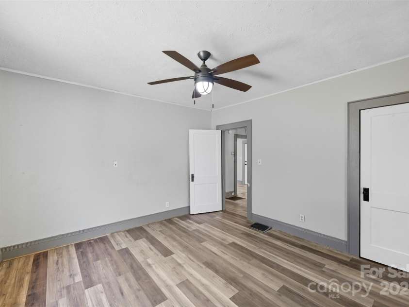 515 Suttle Street, Shelby, NC 28150.  MLS# CAR4308647, YatesRealty ID 582. 