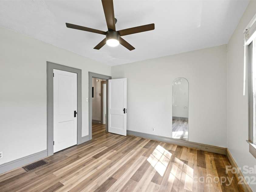 515 Suttle Street, Shelby, NC 28150.  MLS# CAR4308647, YatesRealty ID 582. 