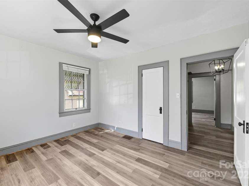 515 Suttle Street, Shelby, NC 28150.  MLS# CAR4308647, YatesRealty ID 582. 