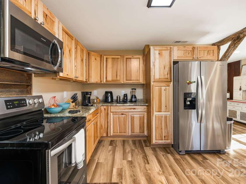 867 Indian Creek Road, Burnsville, NC 28714.  MLS# CAR4231140, YatesRealty ID 582. 