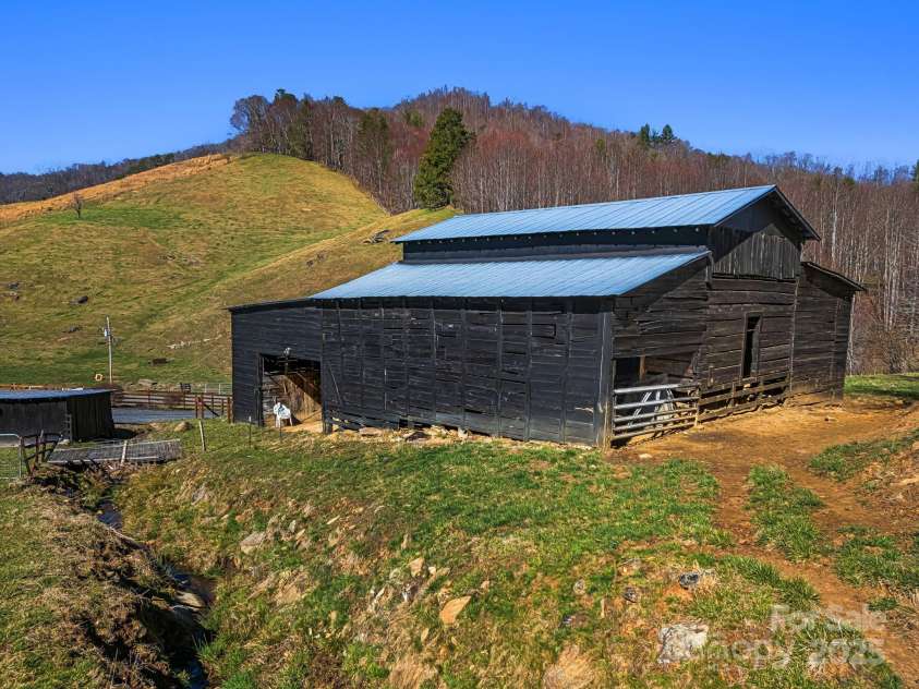 867 Indian Creek Road, Burnsville, NC 28714.  MLS# CAR4231140, YatesRealty ID 582. 